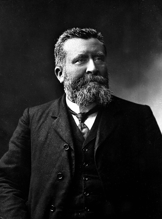 https://birdinflight.imgix.net/wp-content/uploads/2016/06/Jean-Jaures_01.jpg?fm=pjpg&q=80&fit=crop&crop=faces&w=690